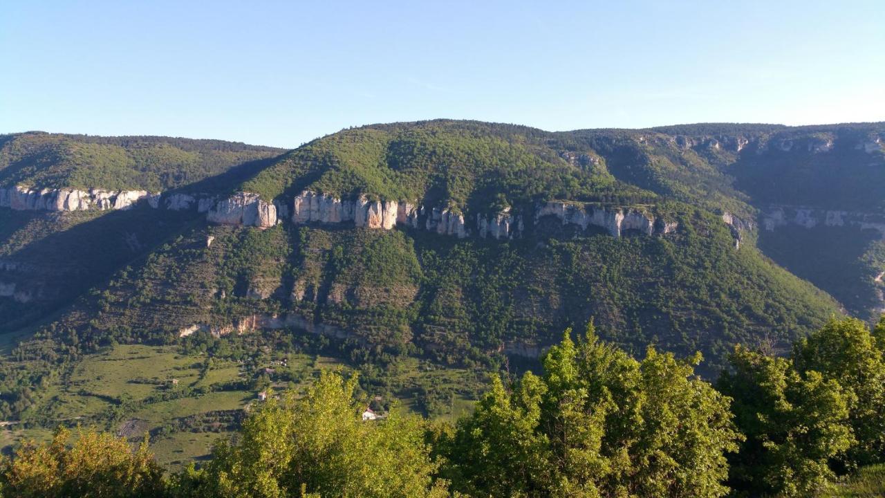 Camping Au Tour De L'Aveyron LʼHospitalet-du-Larzac Exterior foto